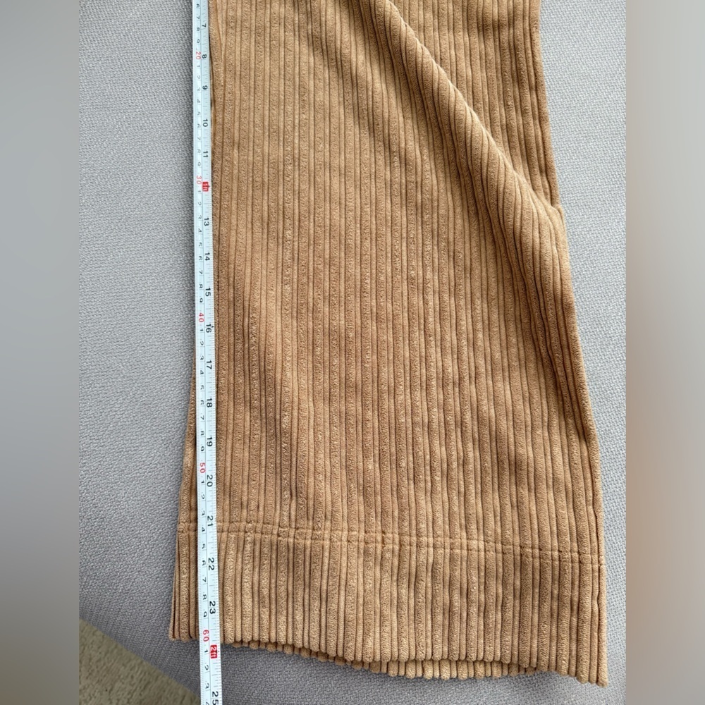 Elie Tahari Tan Cropped Corduroy Pants , Sz 6 - Picture 10 of 13